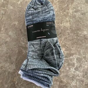 - - Woman’s Nanette lepore docks